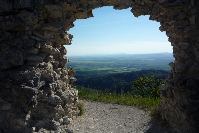 Výhľad z hradu Tematín